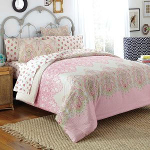 pink comforter